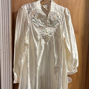 NWT Elegant Cream Embroidered Nightgown